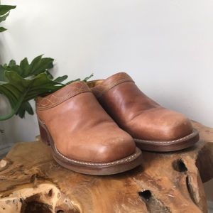 Vintage Frye leather backless mules. Size 8.5.